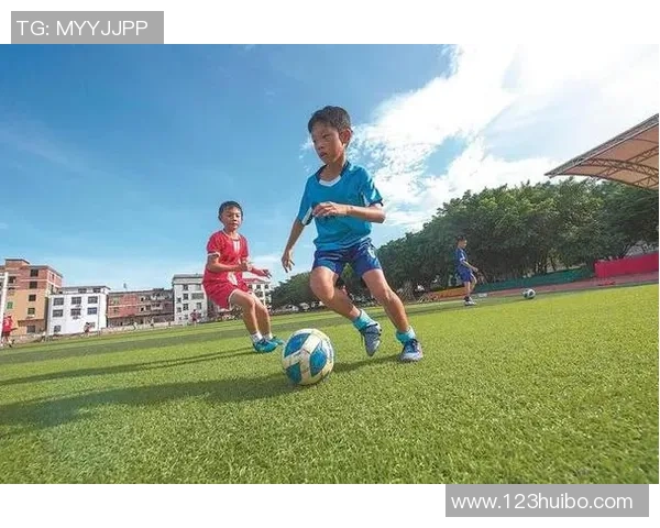 脑袋顶足球的趣味挑战与技巧分享让你成为场上明星